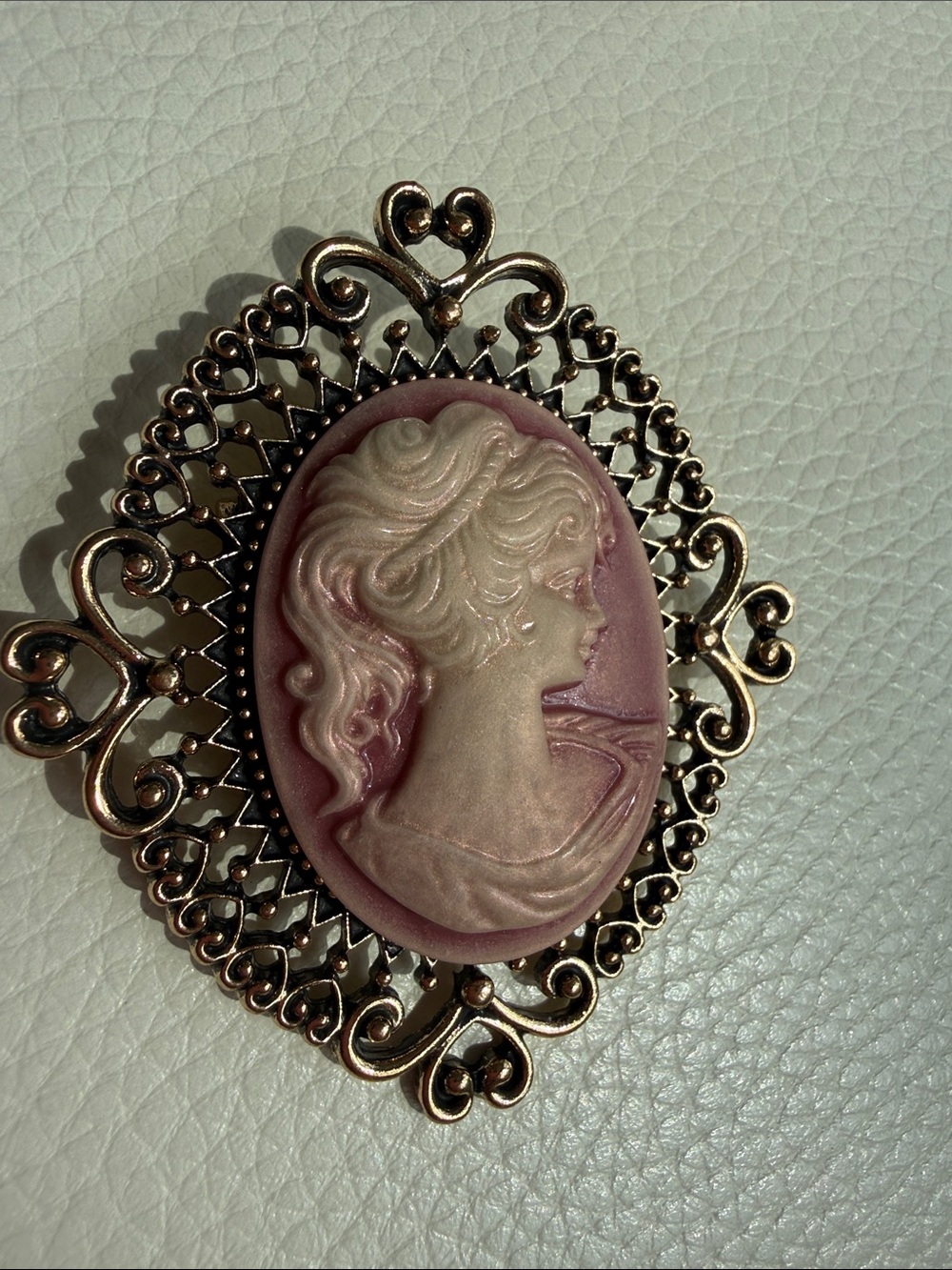 Vintage-Inspired Pink Cameo Brooch Necklace - Elegant Women Jewelry